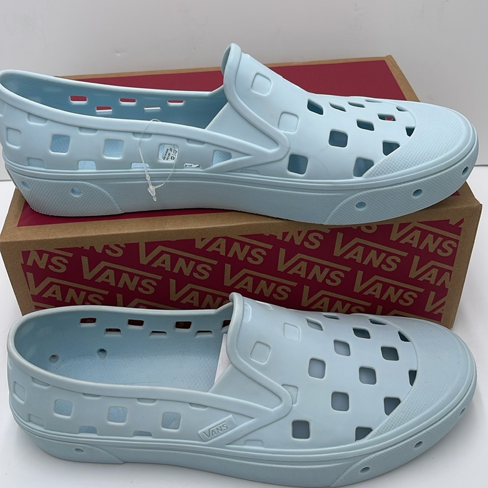 Vans Men’s Slip-On Trk Delicate Blue
VN0A5HF8YRQ
Sneakerss - Picture 3 of 16